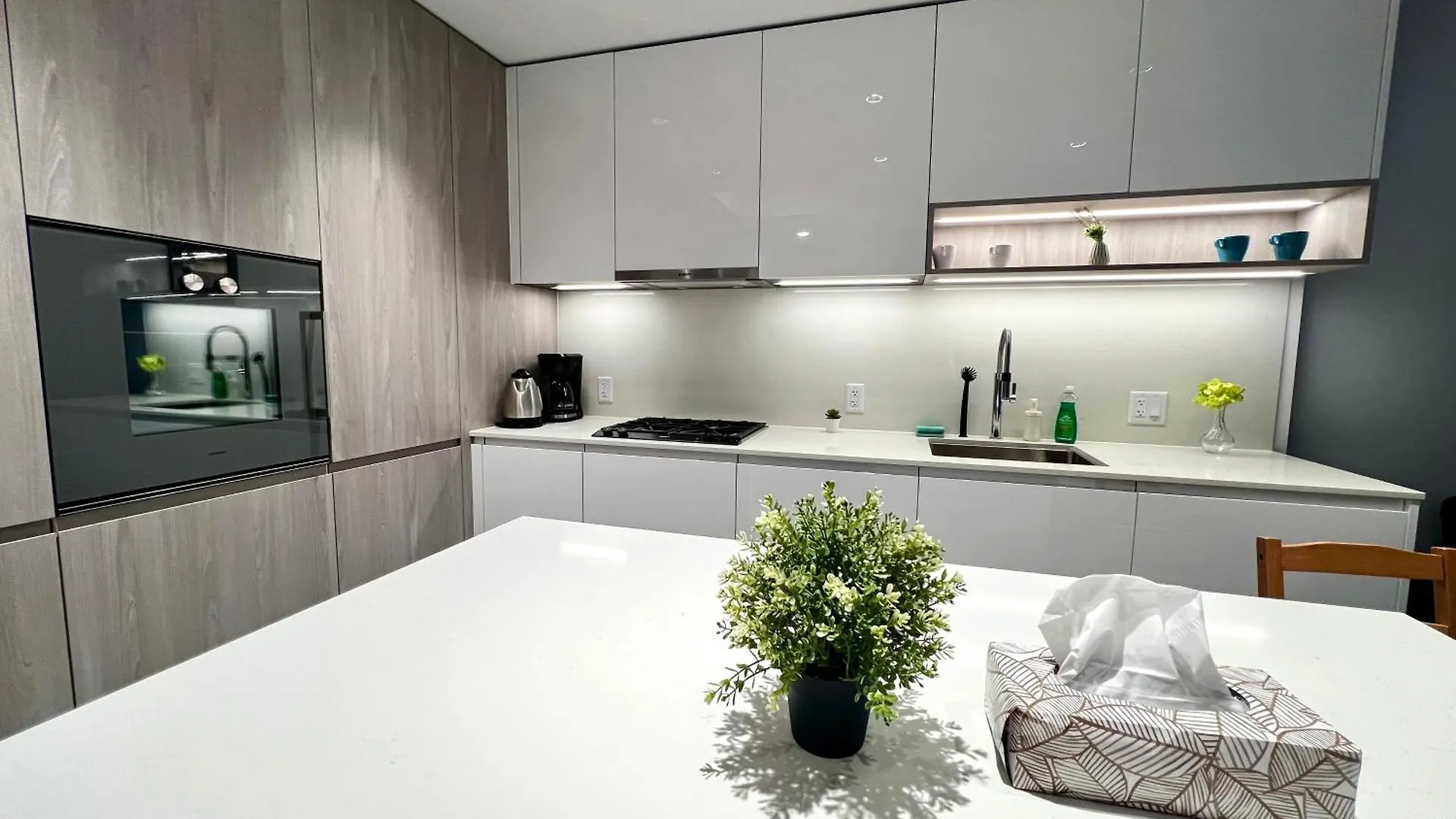 Best Location &Comfortable Room1B &1B Richmond Center 0*,  Canada